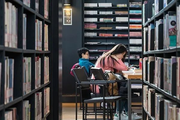 疫情漸緩即將復課的廣大學生們