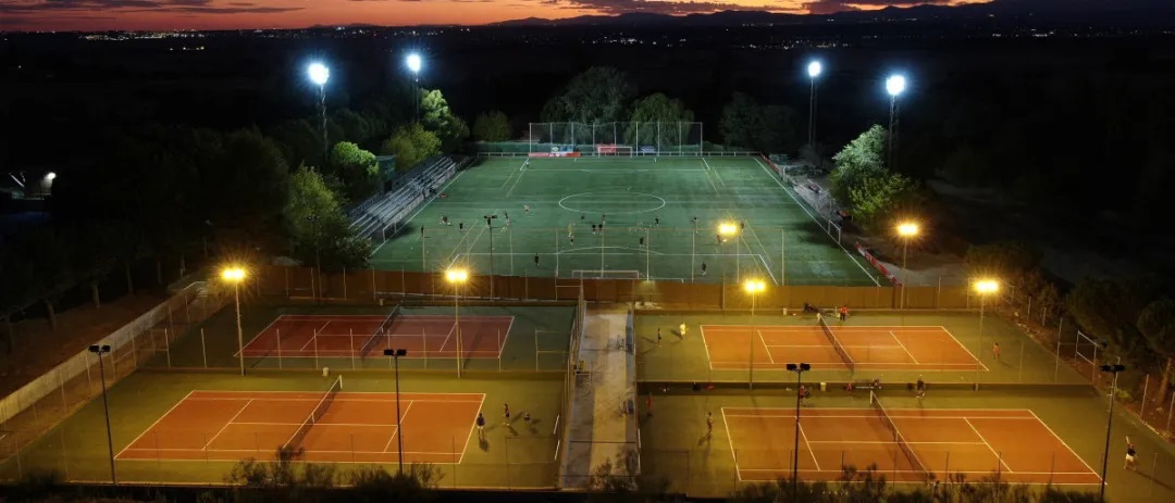 可為現場營造均勻舒適的光環境。